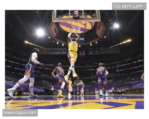 湖人战术体系优化探讨提升球队竞争力与球员协同效应的策略分析